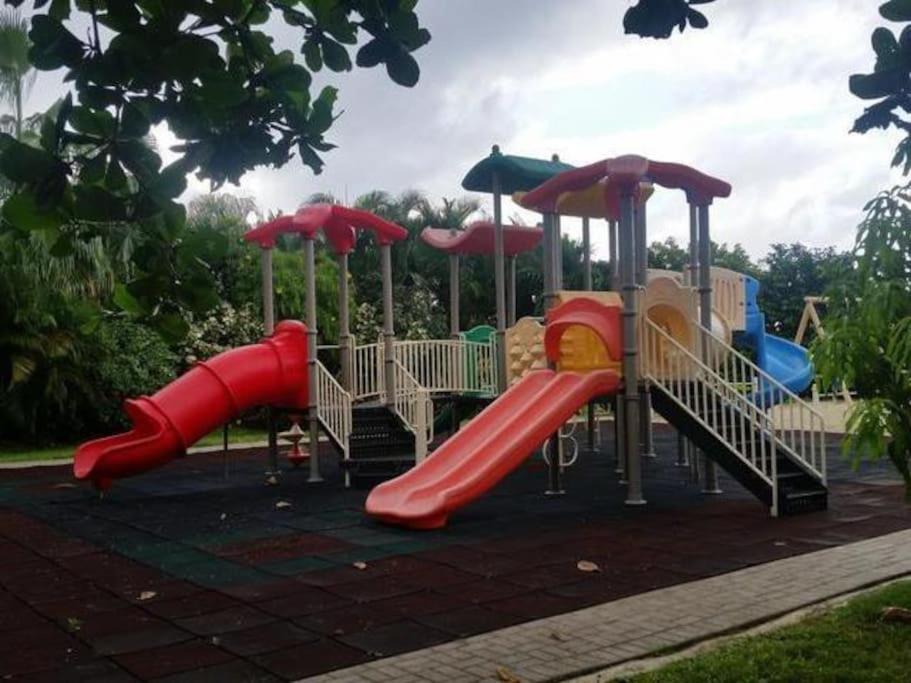 - Heroes Villa, Ac, Security, Access To Pool, Playground & Private - Welcome Breakfast Basket Villa