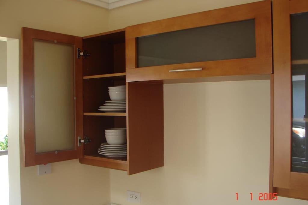 - Heroes Villa, Ac, Security, Access To Pool, Playground & Private - Welcome Breakfast Basket Villa