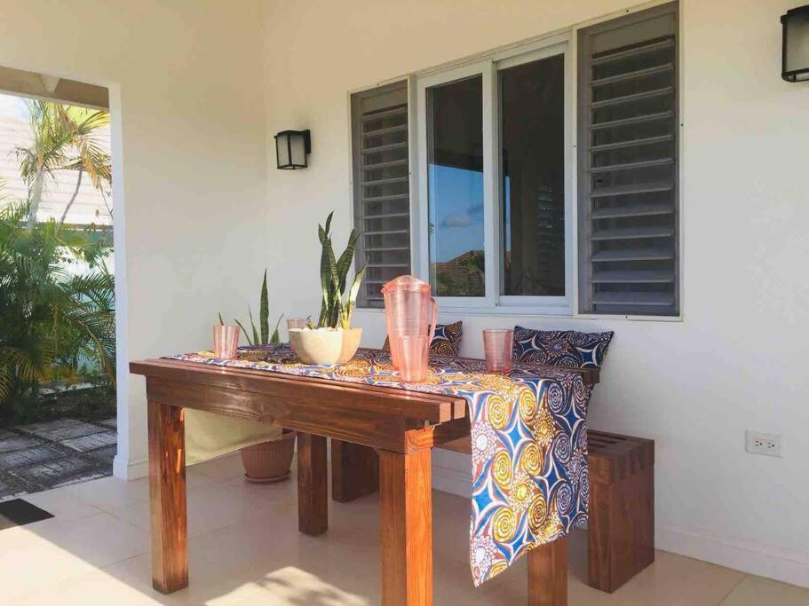 - Heroes Villa, Ac, Security, Access To Pool, Playground & Private - Welcome Breakfast Basket Villa *