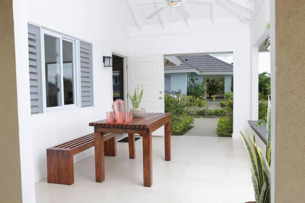 - Heroes Villa, Ac, Security, Access To Pool, Playground & Private - Welcome Breakfast Basket Richmond