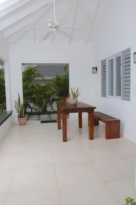 - Heroes Villa, Ac, Security, Access To Pool, Playground & Private - Welcome Breakfast Basket Villa Richmond