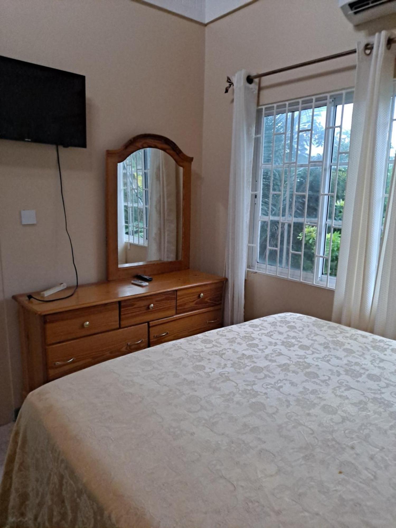Chaudhry House Montego Bays- 2nd Floor Guest house *