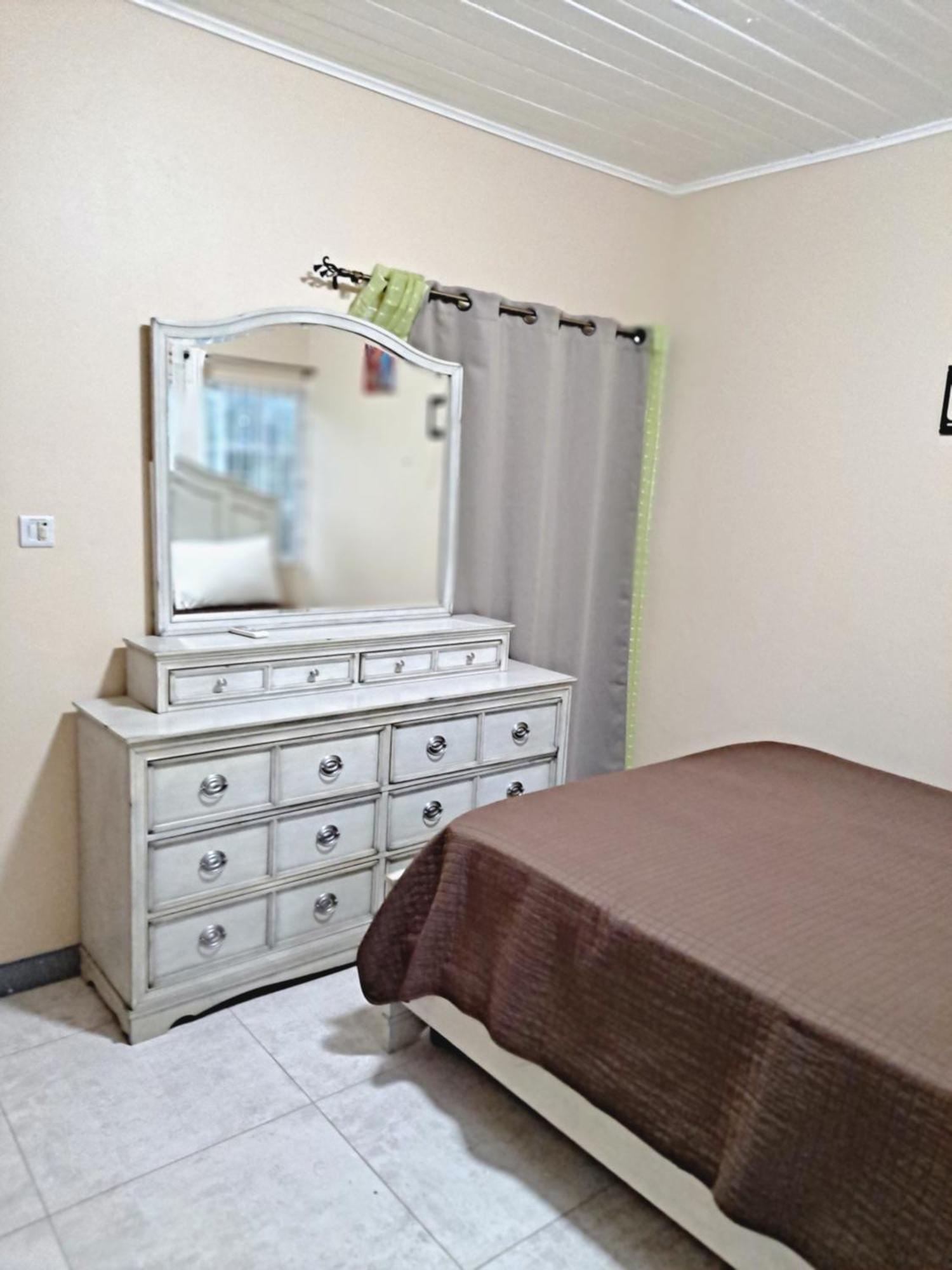 Chaudhry House Montego Bays- 2nd Floor Guest house