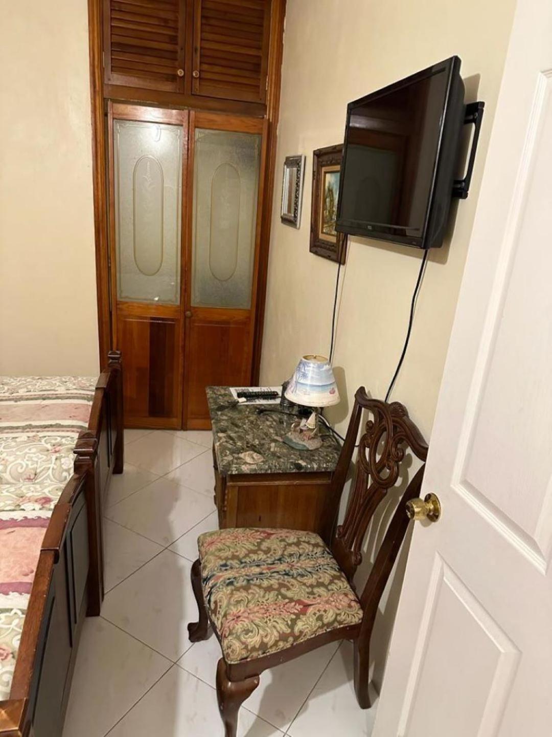 Aileen Palm Cove Ja Guest house