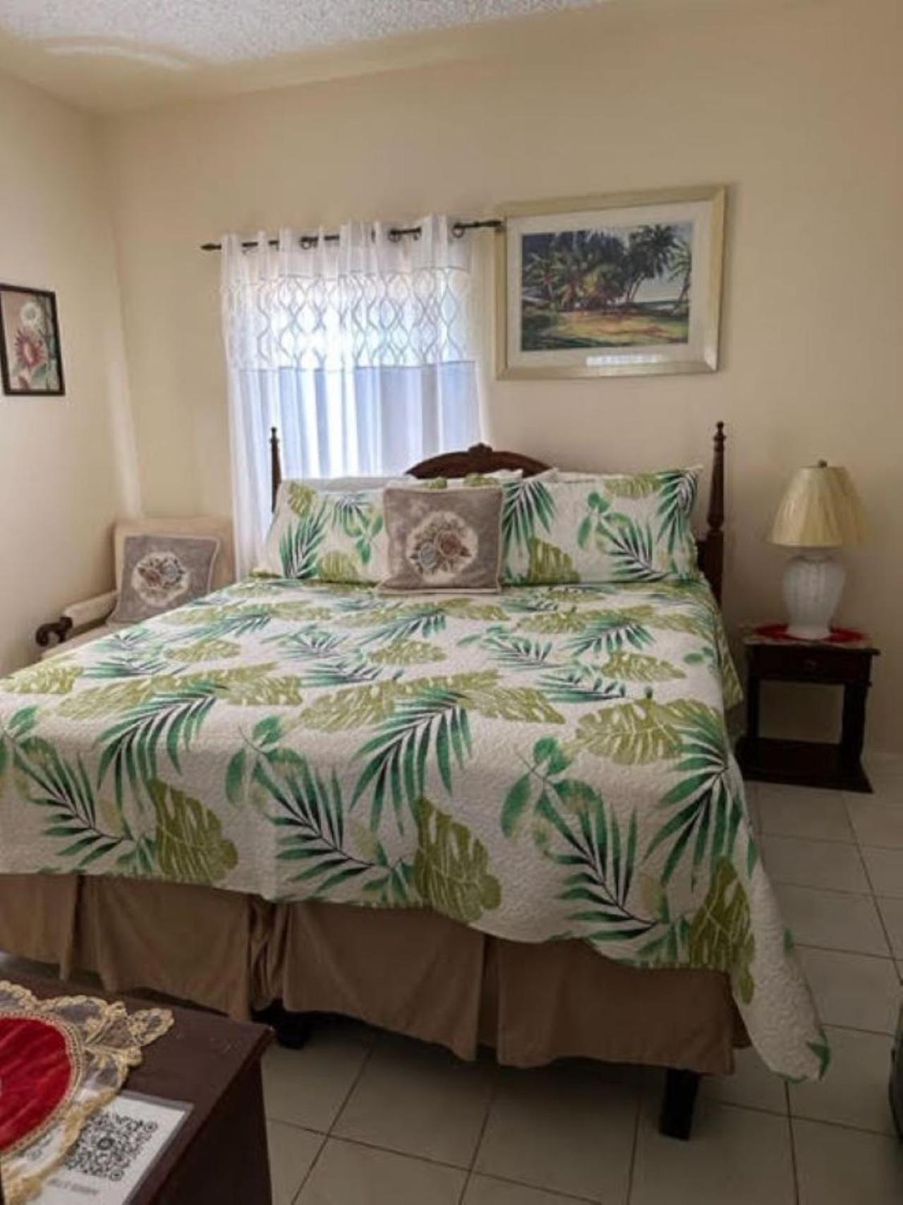 Aileen Palm Cove Ja Guest house