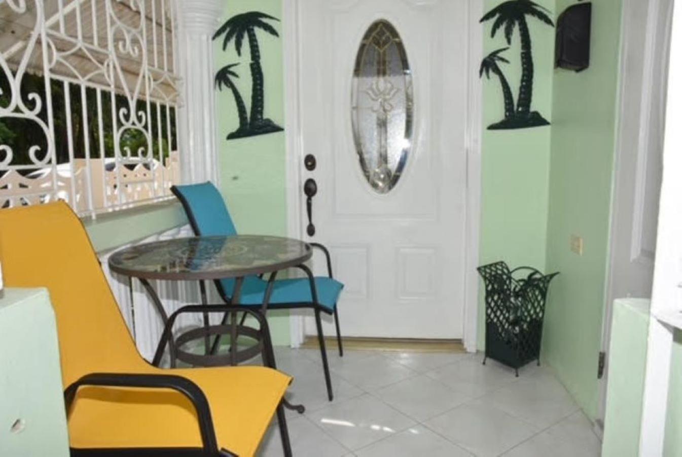 Aileen Palm Cove Ja