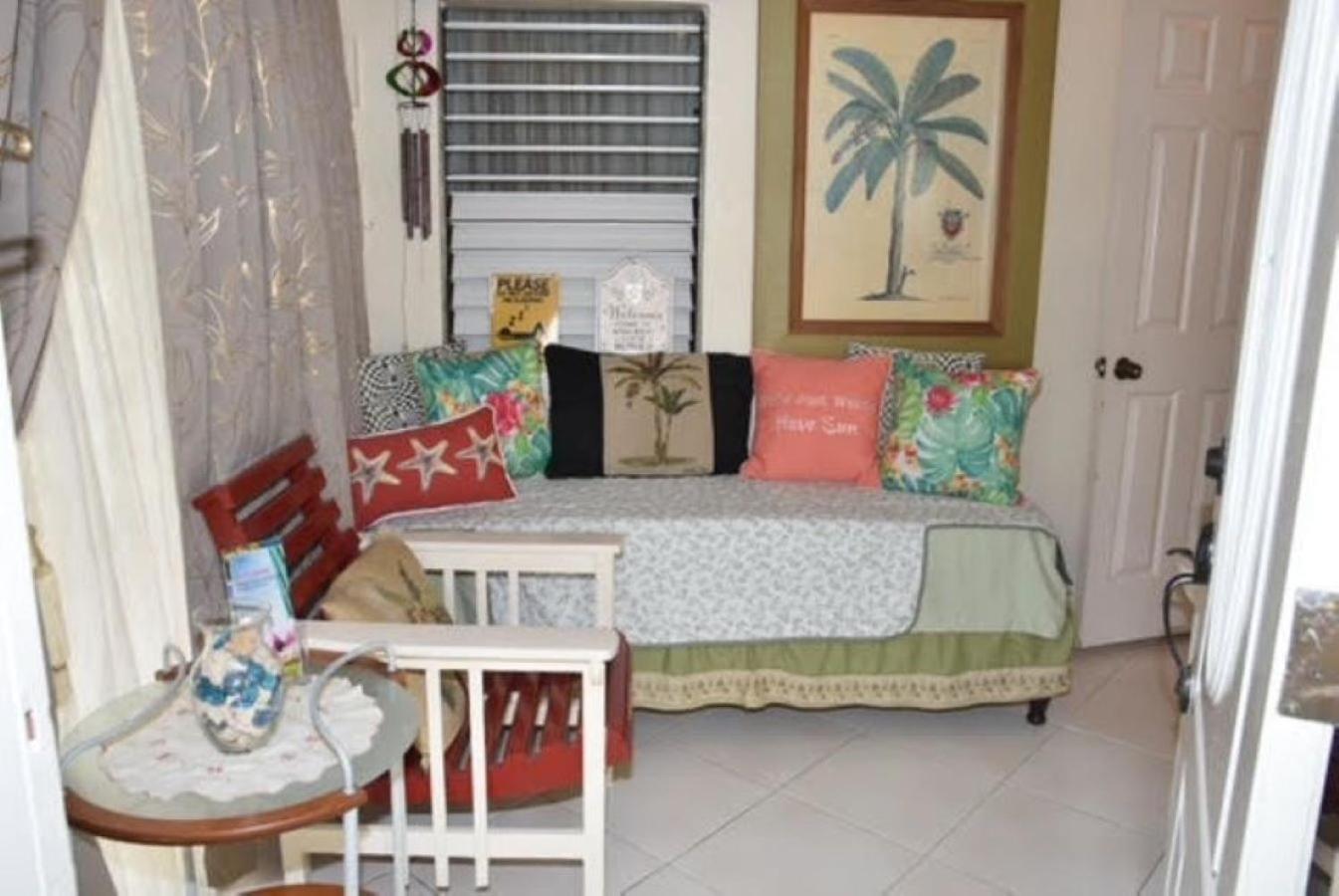 Aileen Palm Cove Ja Guest house *