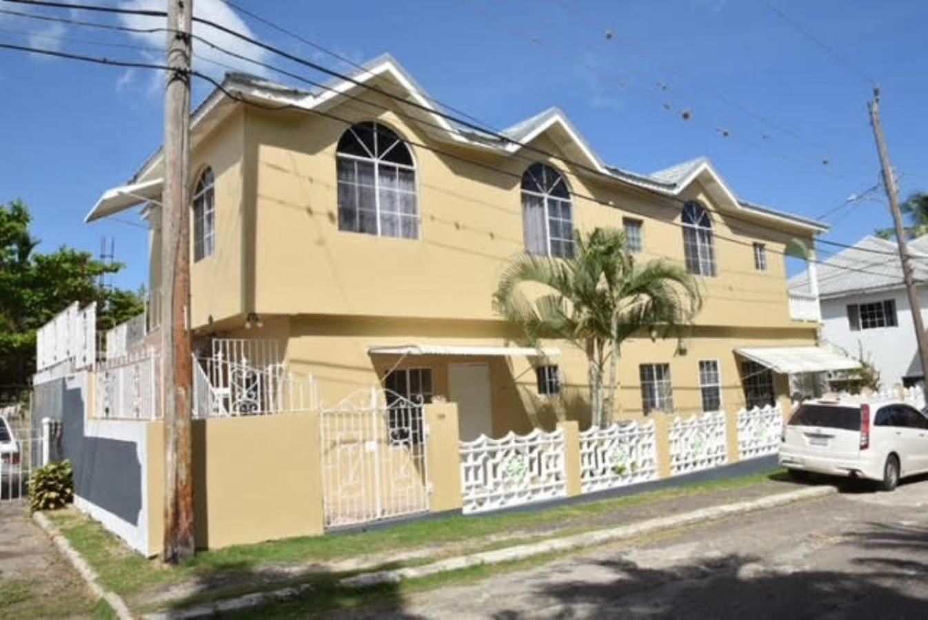 Aileen Palm Cove Ja Guest house *