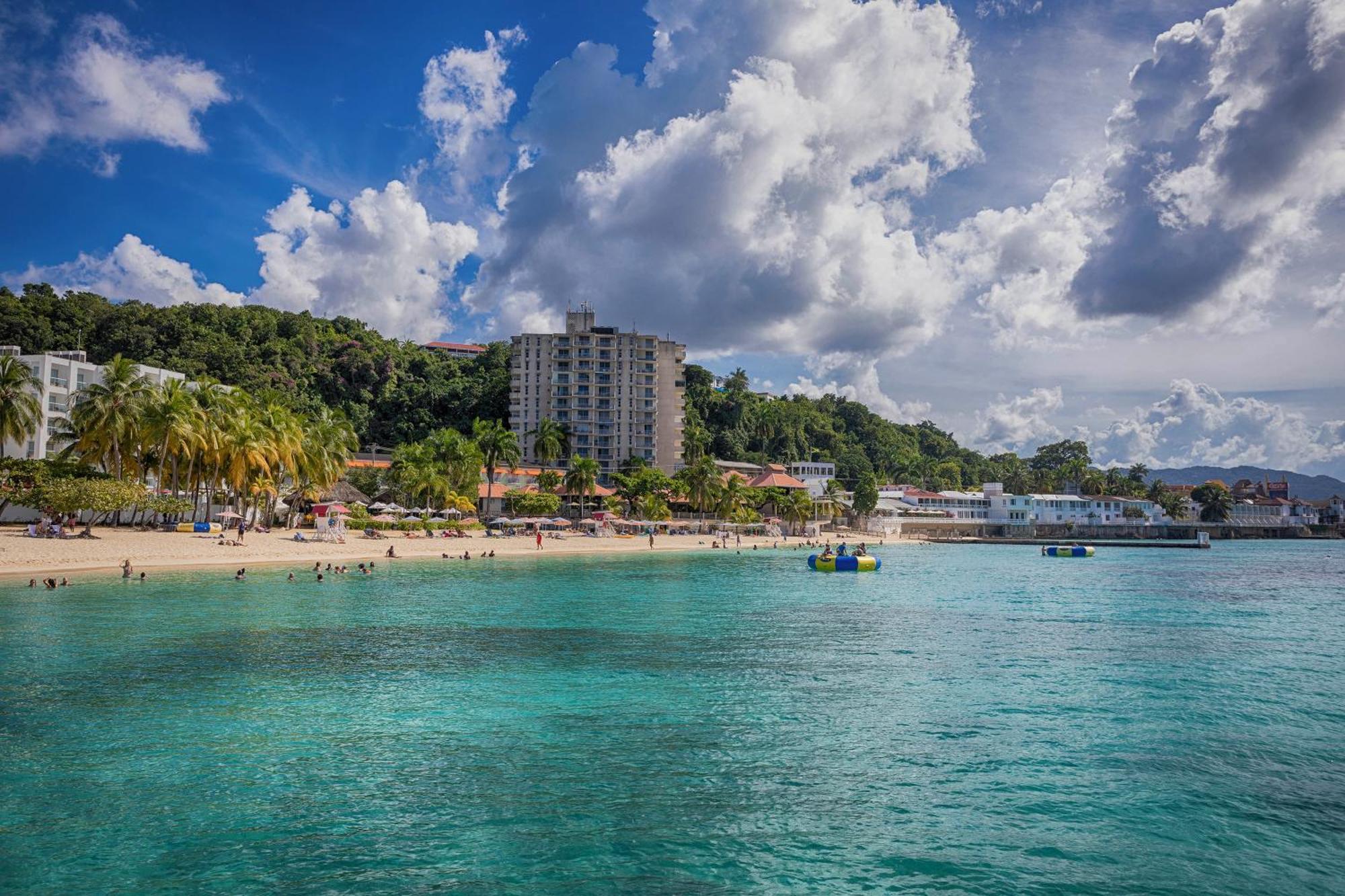 Montego Bay Club Apartments Apartment
