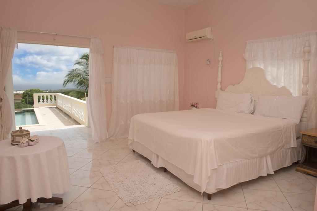 Celebrity Jamaica Guest house Montego Bay