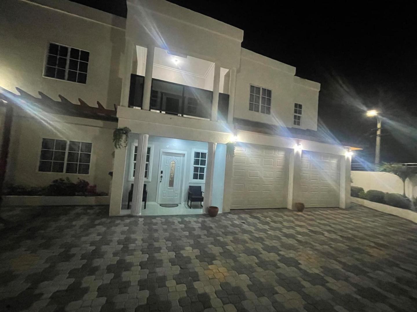 Luxurious 6 Bed Wown Pool Guest house *