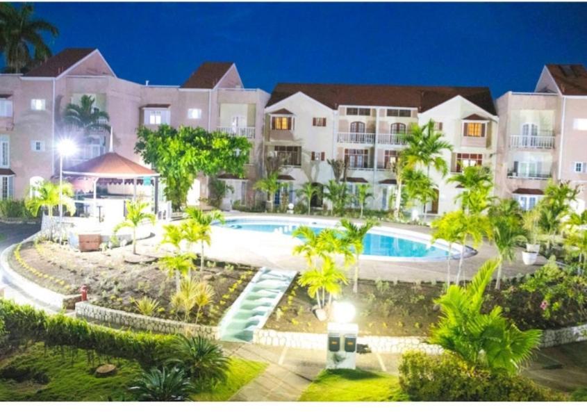 Aparthotel Fisherman's Point Beach-front Condomania 3*