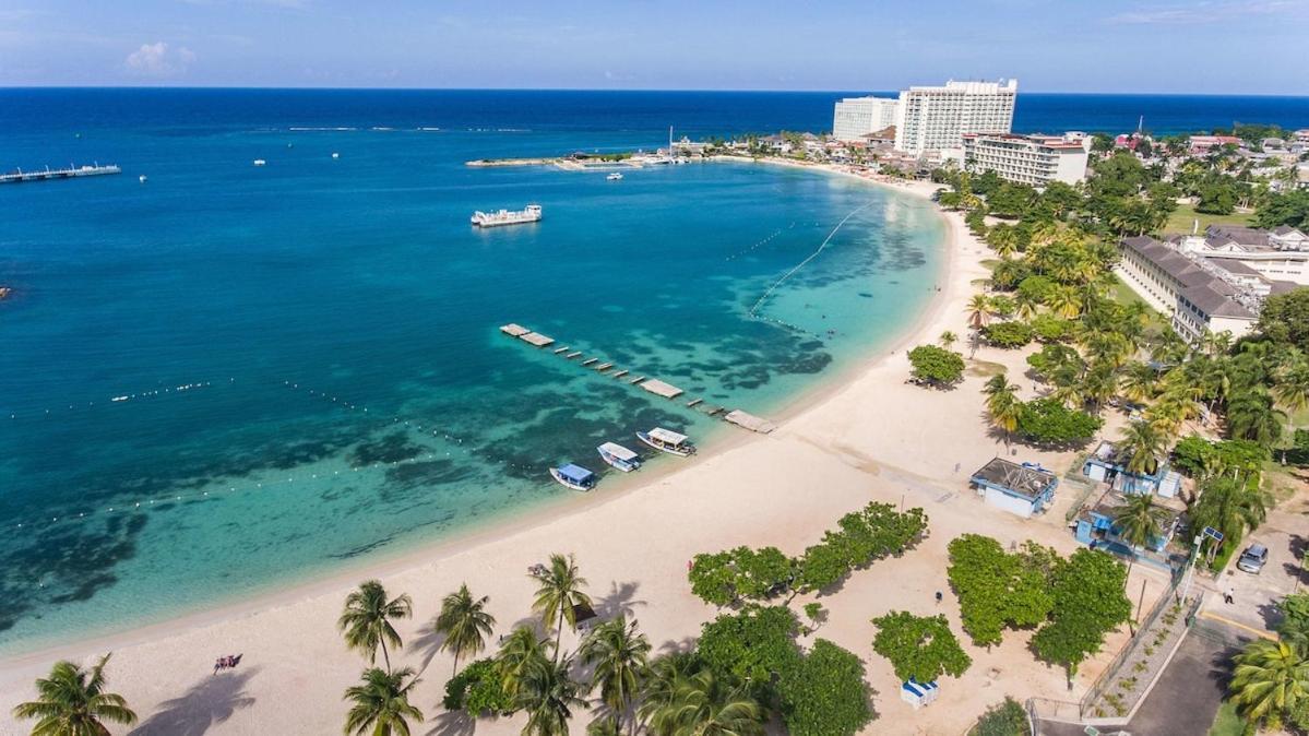 Fisherman's Point Beach-front Condomania 3* Ocho Rios