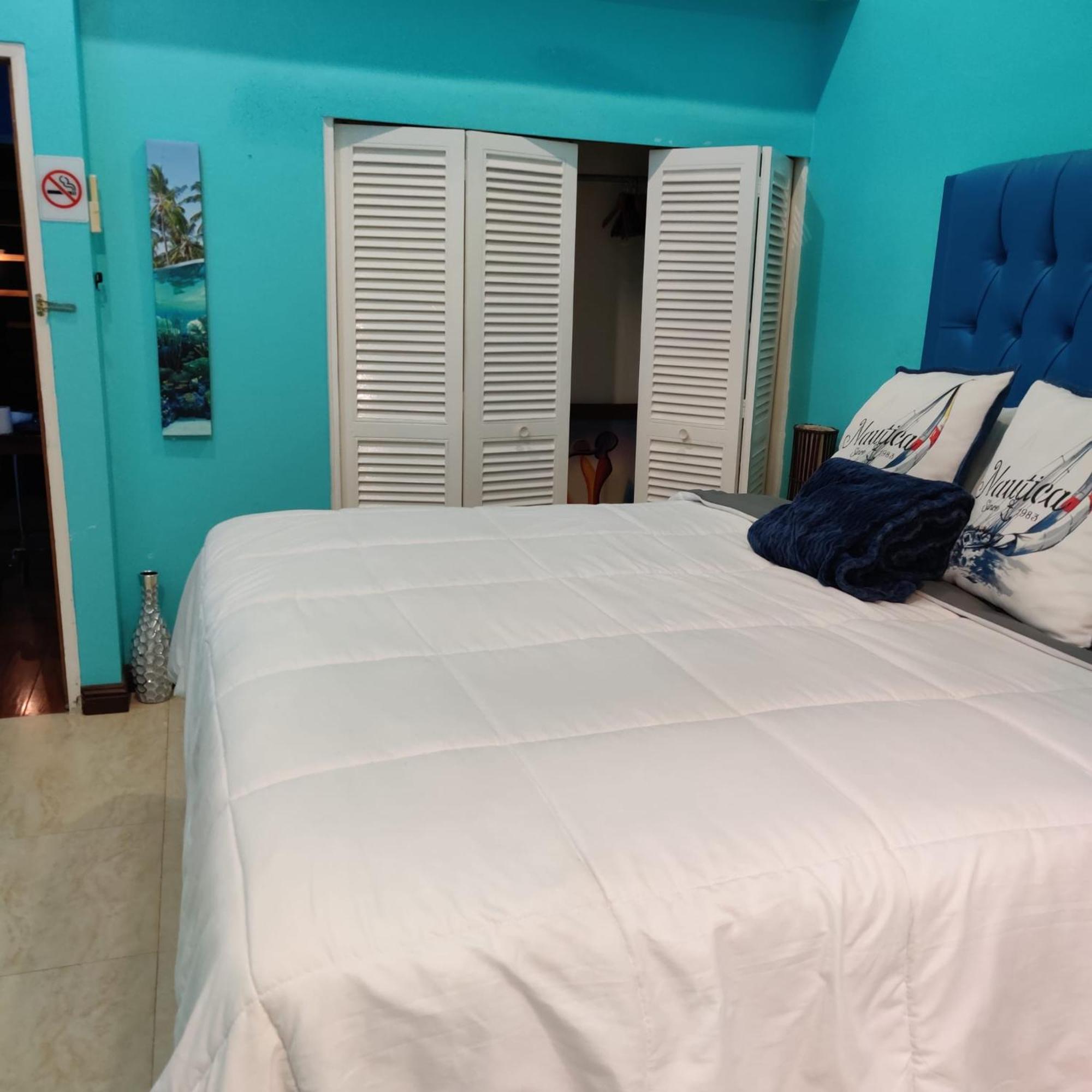Fisherman's Point Beach-front Condomania 3* Ocho Rios