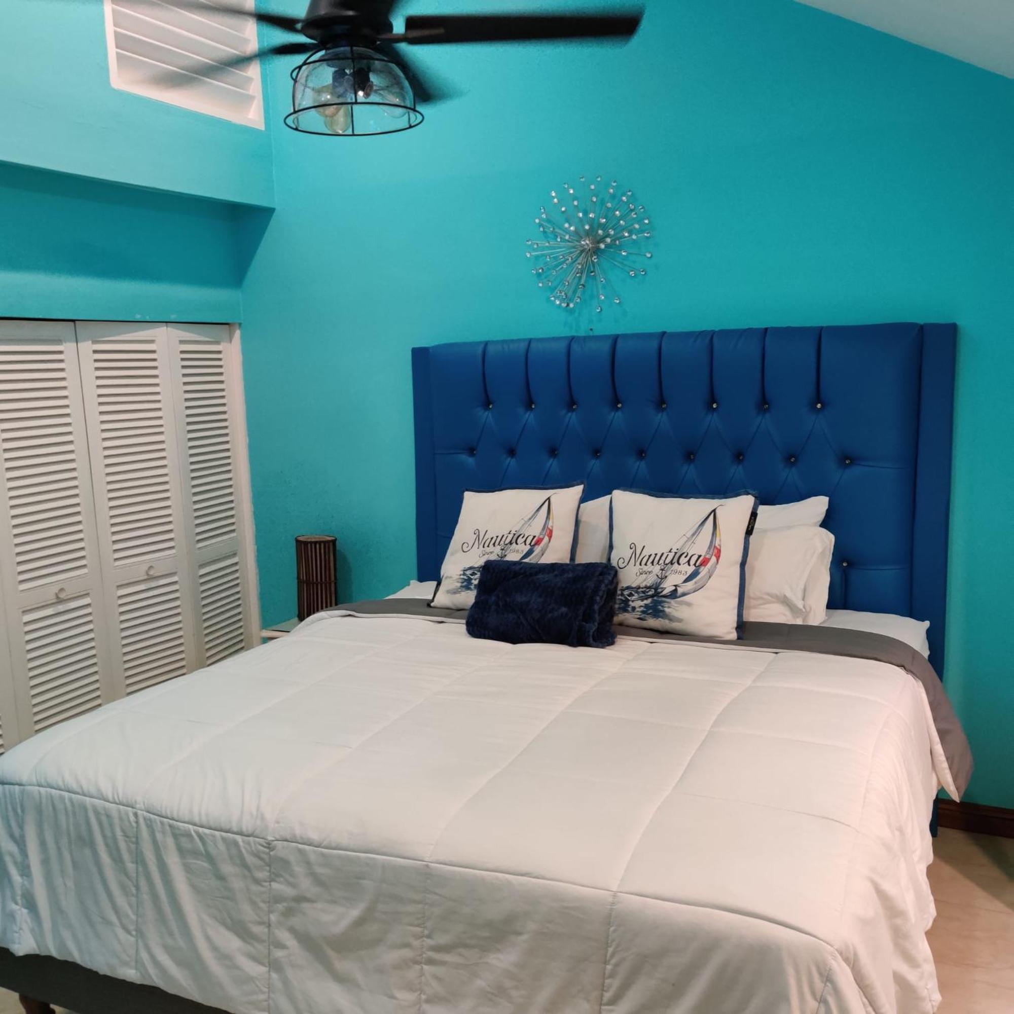Fisherman's Point Beach-front Condomania Aparthotel