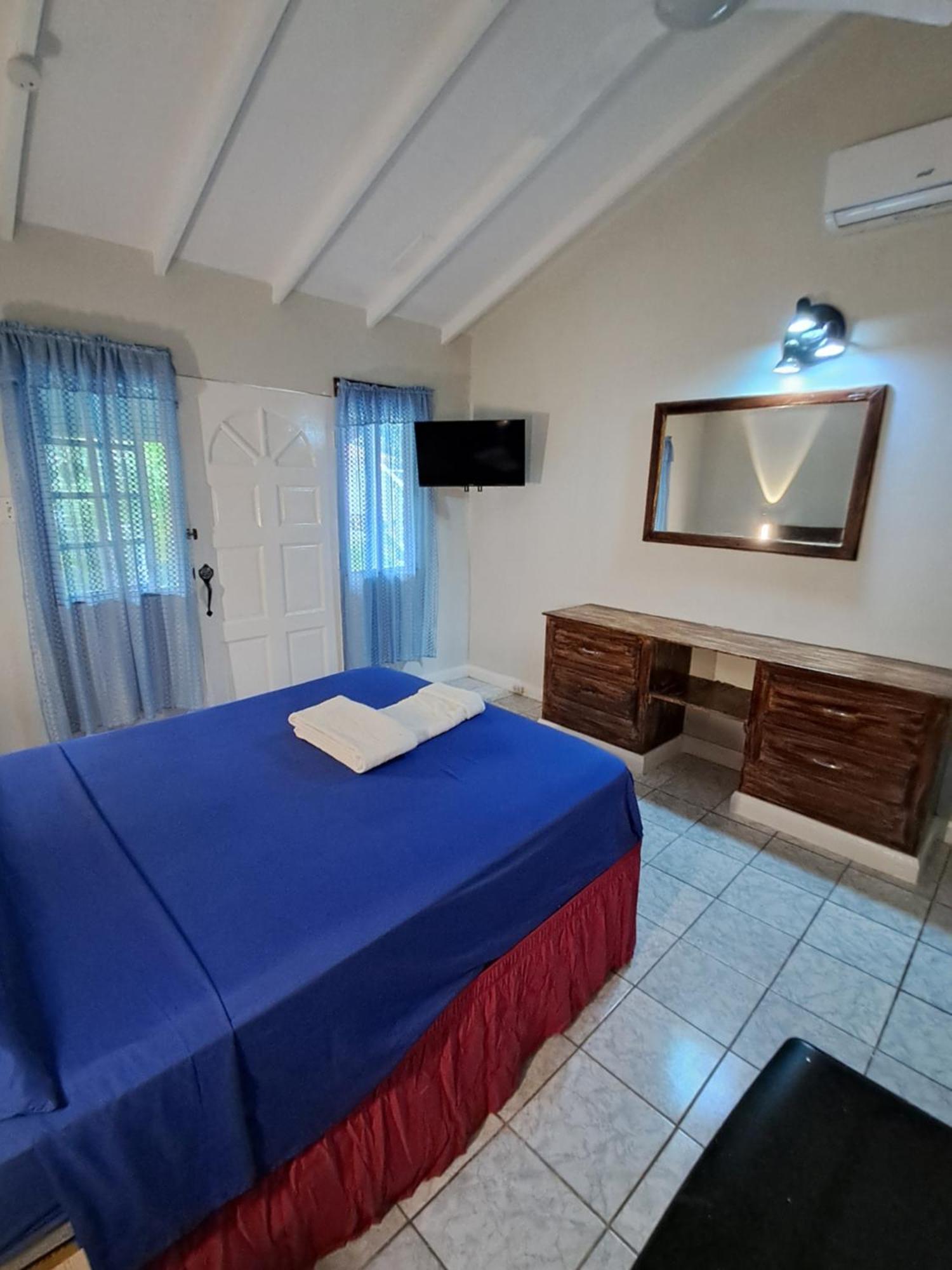 Mom's Place 4*