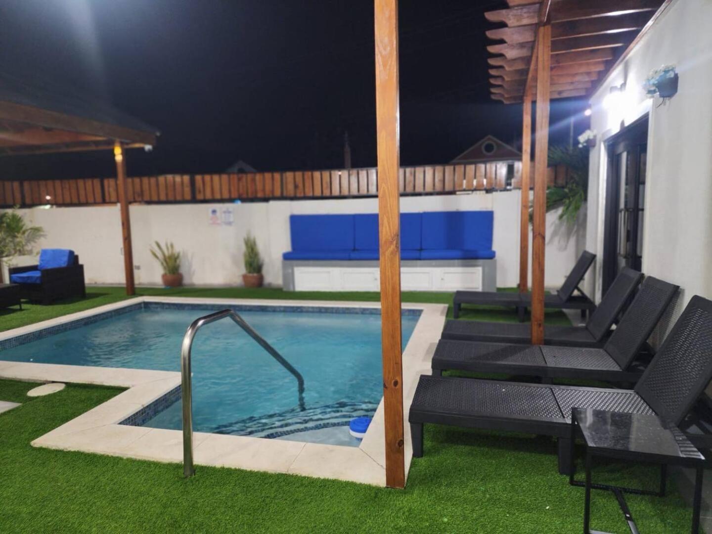 Guest house Luxurious 6 Bed Wown Pool *