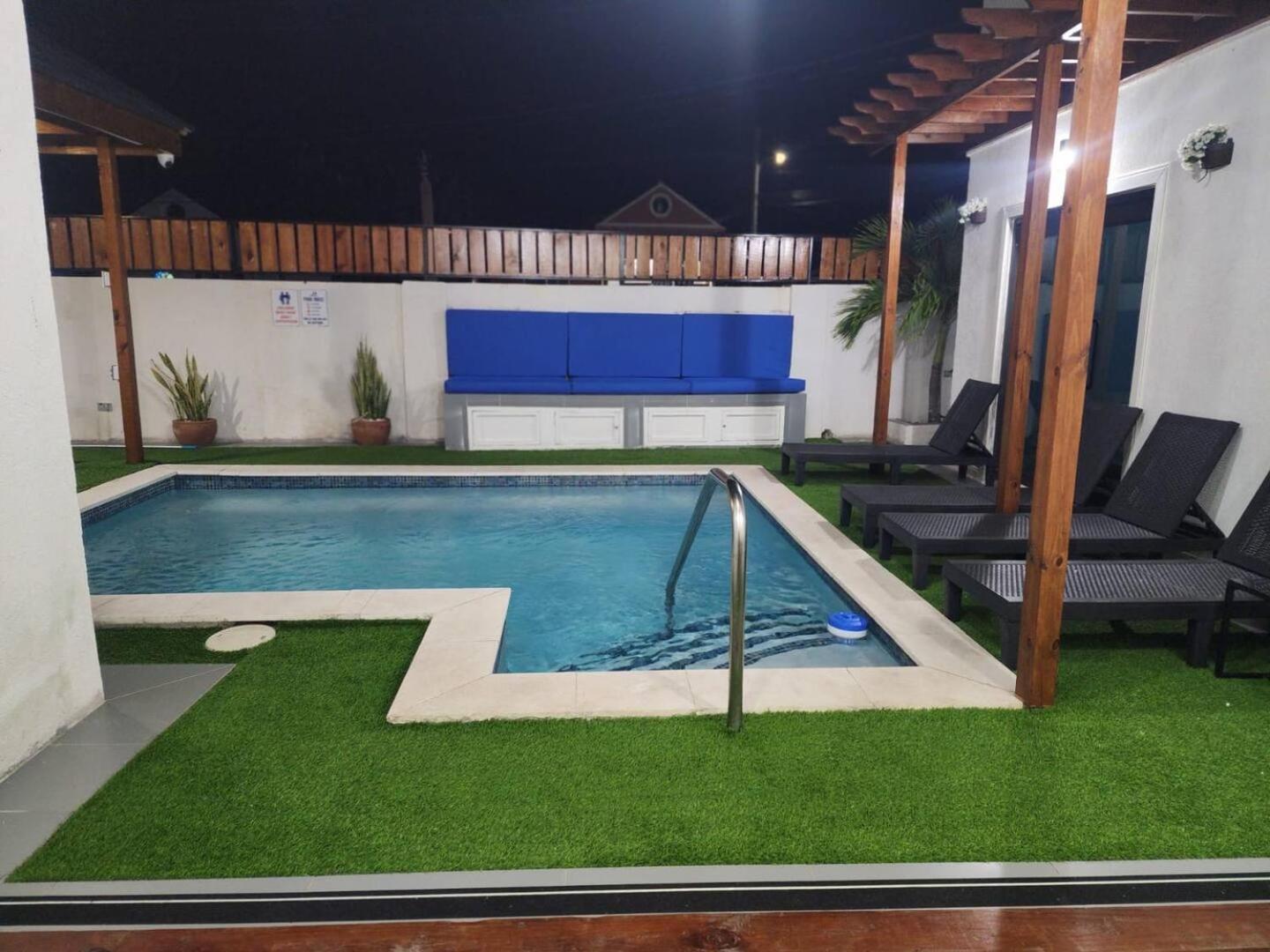 Guest house Luxurious 6 Bed Wown Pool
