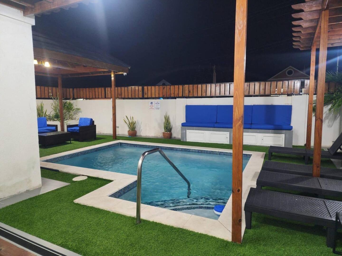 Guest house Luxurious 6 Bed Wown Pool