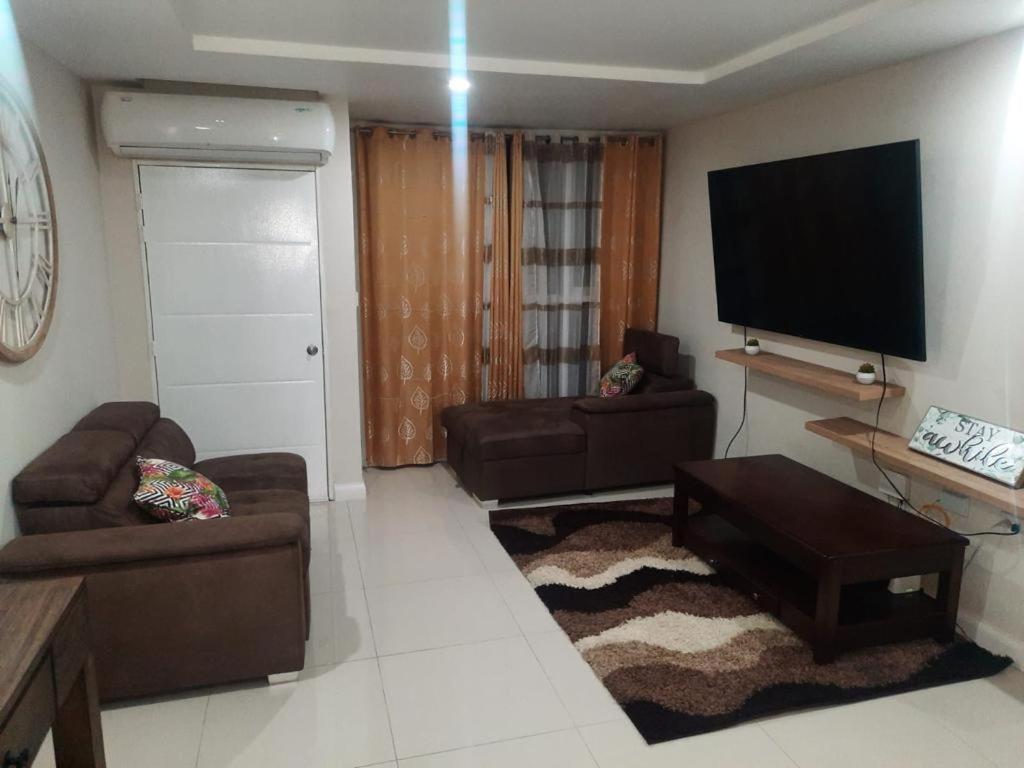 Lisa Ocean Front Aparthotel