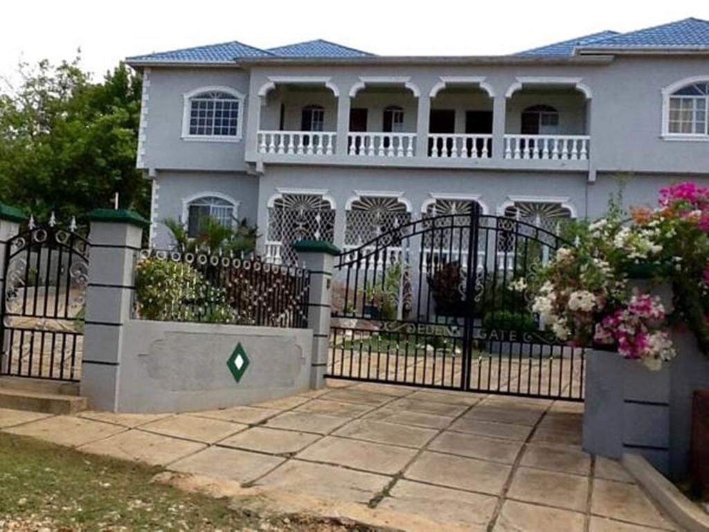 Bed & Breakfast Edens Gate 5*