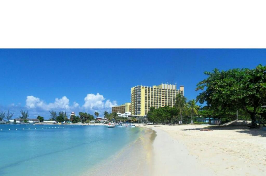 Fisherman's Point Beach-front Condomania Aparthotel Ocho Rios