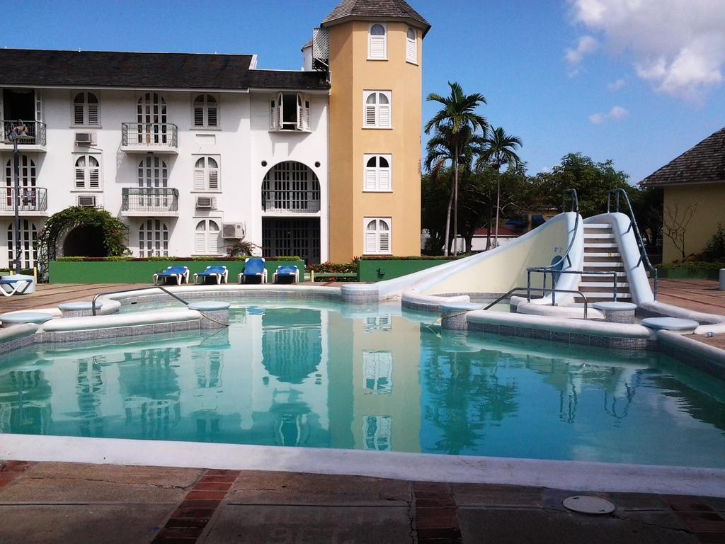 27 Ocho Rios