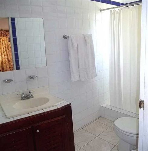 Willowgate Hotel *