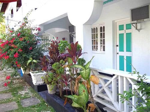 Willowgate Hotel *