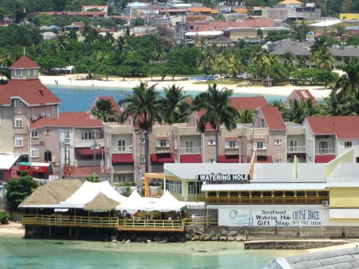 Fisherman's Point Beach-front Condomania Aparthotel Ocho Rios