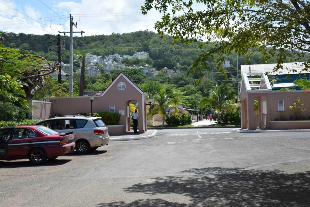 Fisherman's Point Beach-front Condomania 3* Ocho Rios