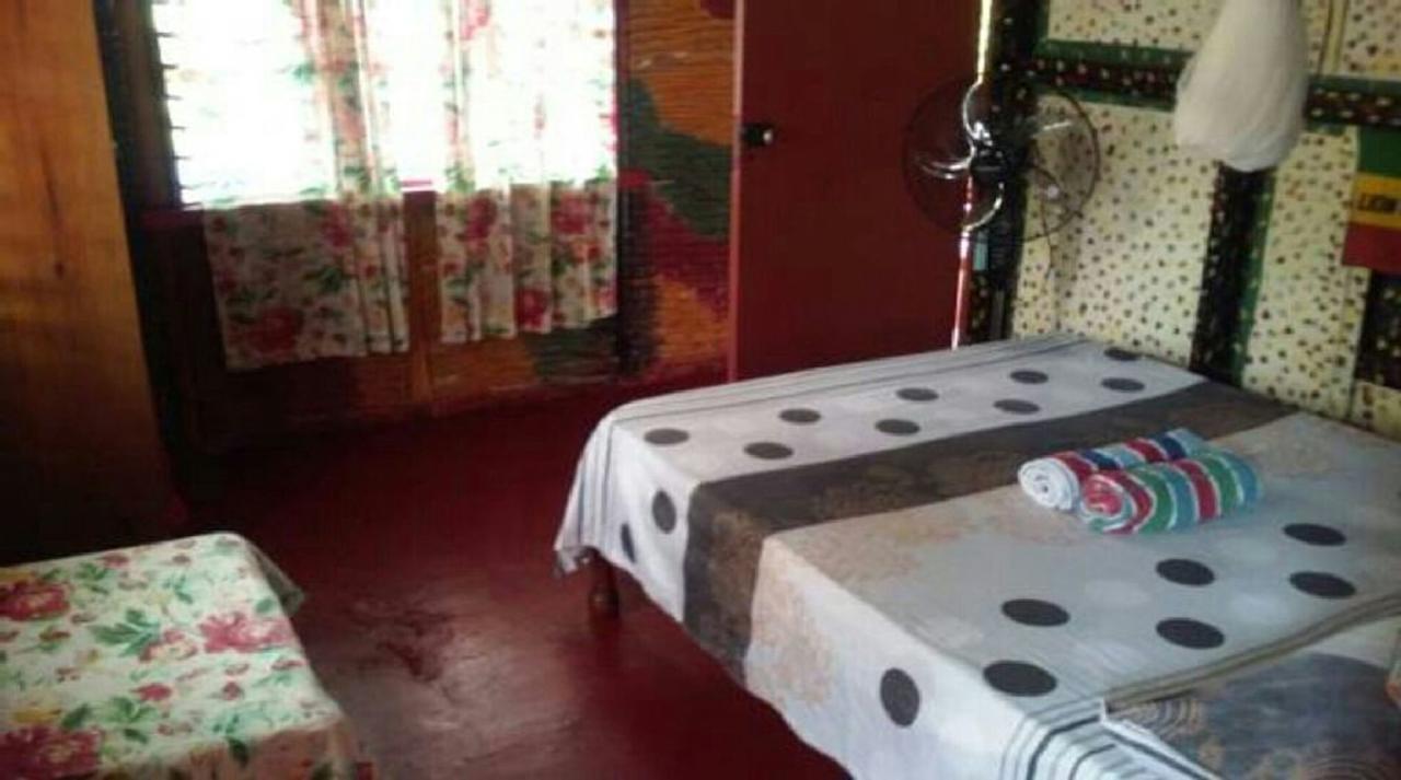 Shades Guest house Blue Hole