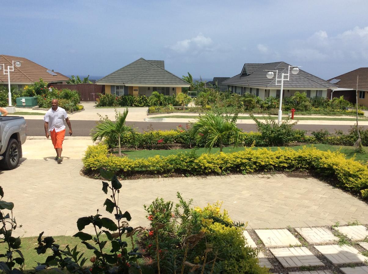 Villa - Heroes Villa, Ac, Security, Access To Pool, Playground & Private - Welcome Breakfast Basket