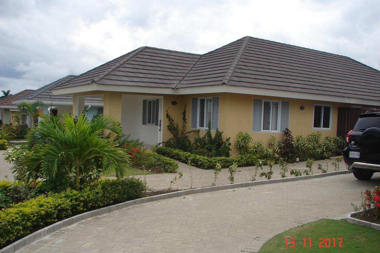 Villa - Heroes Villa, Ac, Security, Access To Pool, Playground & Private - Welcome Breakfast Basket *