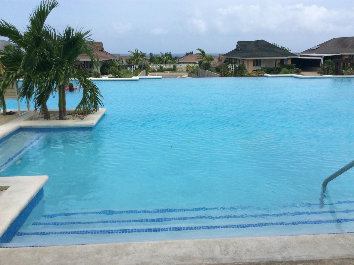 Villa - Heroes Villa, Ac, Security, Access To Pool, Playground & Private - Welcome Breakfast Basket *