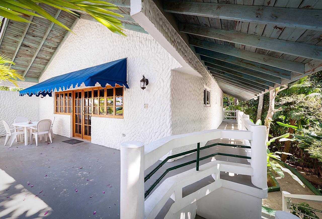 House Condos, 3*