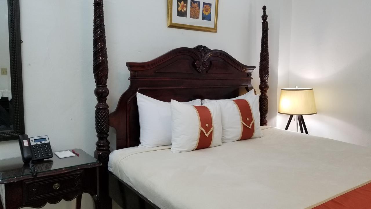 Altamont West Hotel 3*