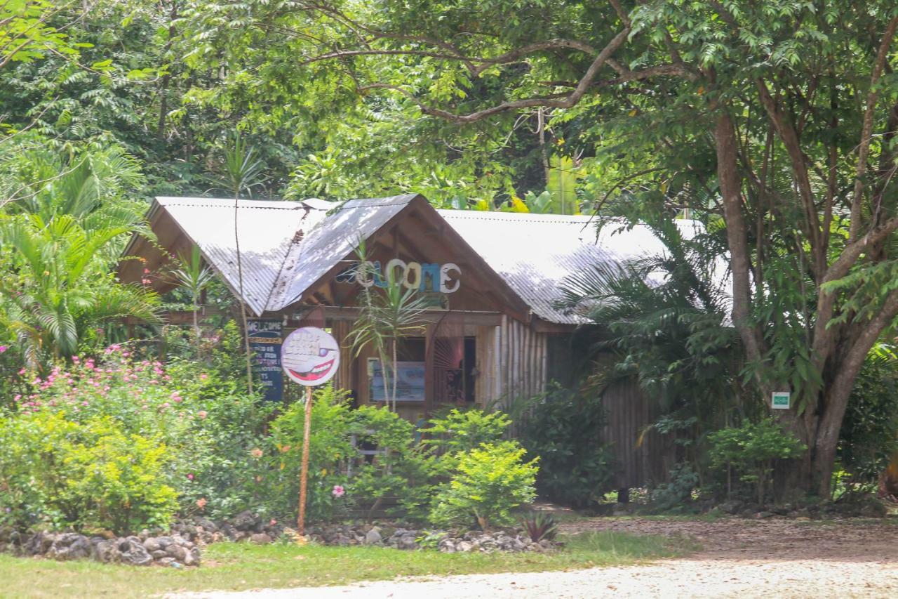 Cottages On Half Moon Beach * Green Island