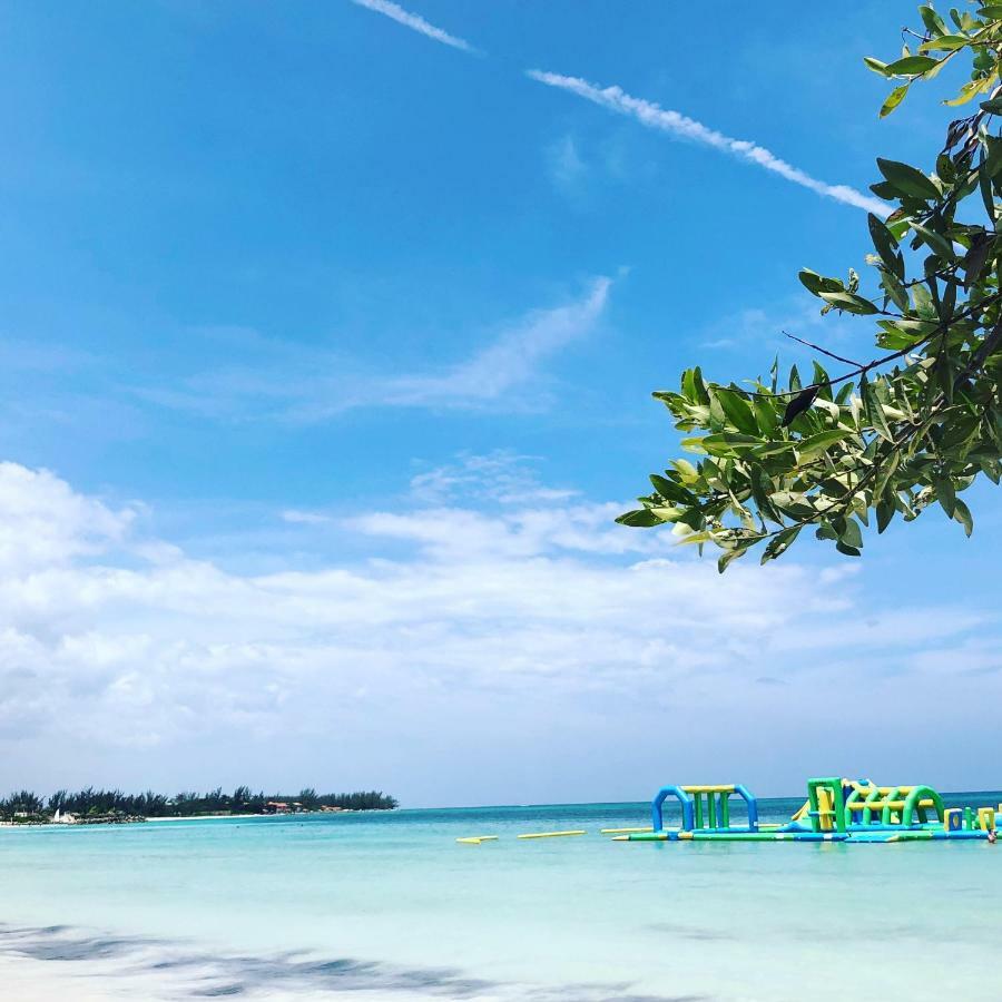 876 Beach Club