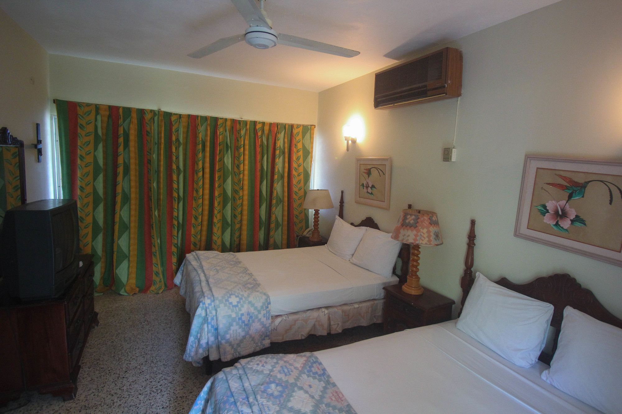 Sahara Hostel *