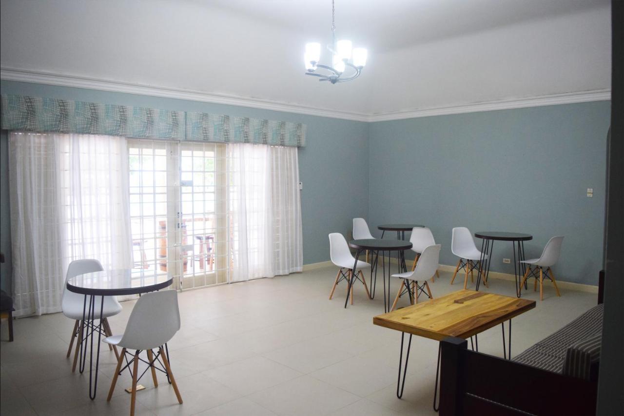 876 Beach Club Guest house Florence Hall