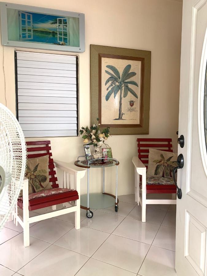 Aileen Palm Cove Ja *